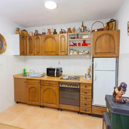 In With Pool Near Seabeach Vila *