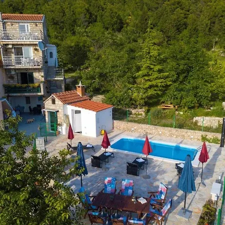 In With Pool Near Seabeach Vila