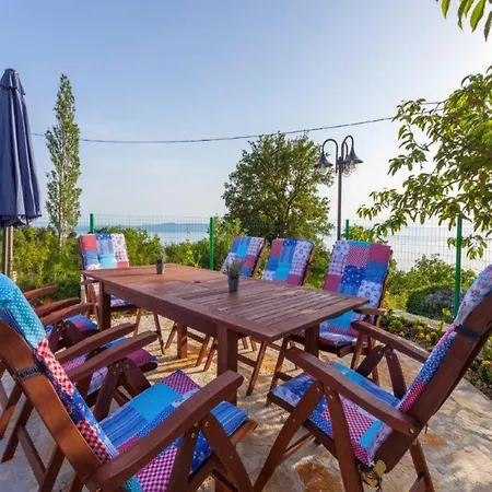 In With Pool Near Seabeach Vila *