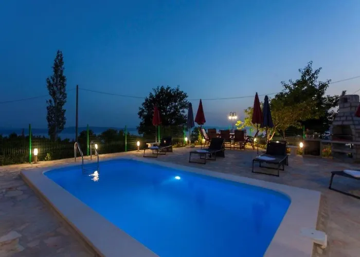 In With Pool Near Seabeach 빌라 *