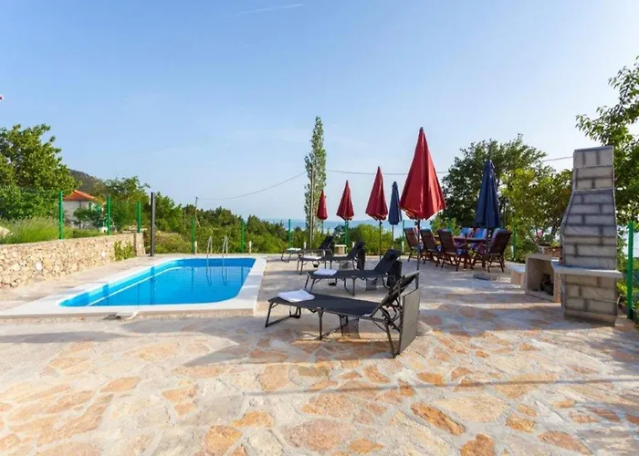 In With Pool Near Seabeach